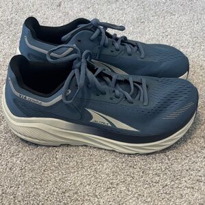 Altra VIA Olympus Like New Blue and White Men’s Size 9.5 Running Shoes
